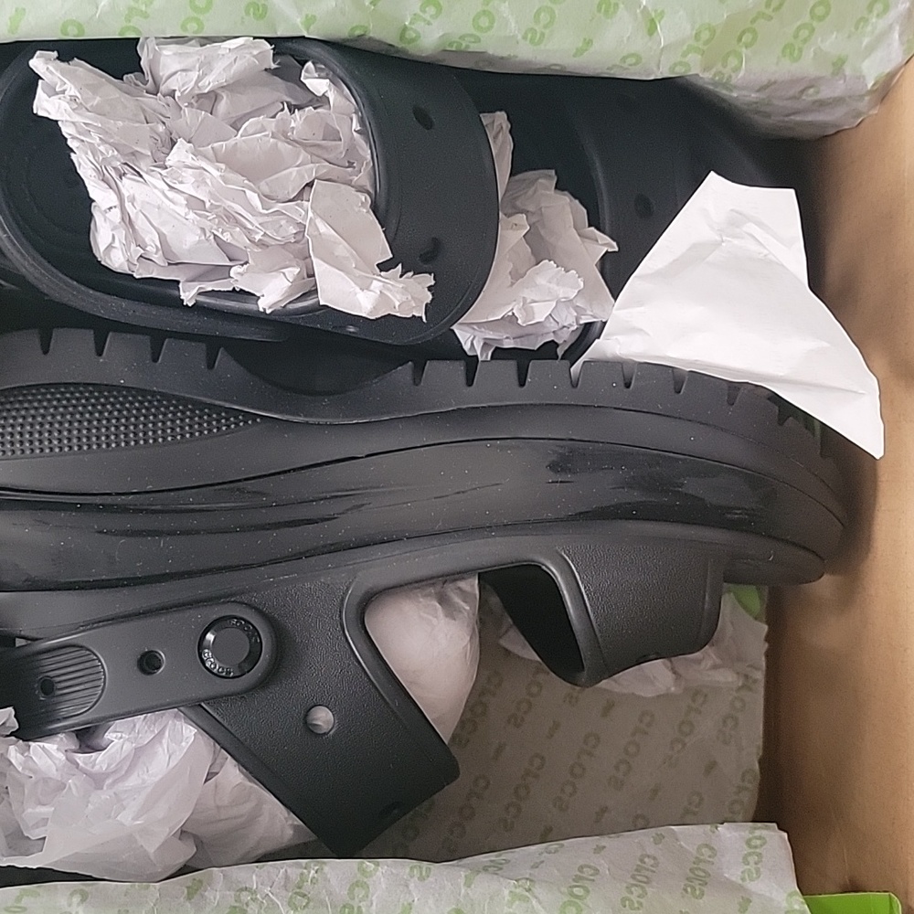 ✨NWT!✨ CROCS MEGA CRUSH SANDALS BLACK SIZE 6W